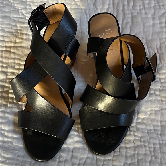 Black  Sandals strapped 6.5 thick ankle strap wedge heel - Picture 1 of 5